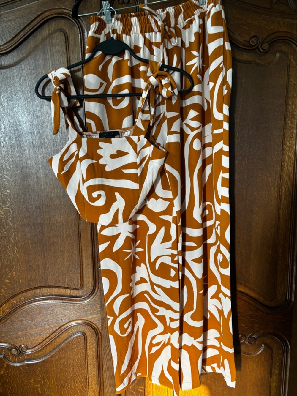 Two piece set - Picture 2 of 10